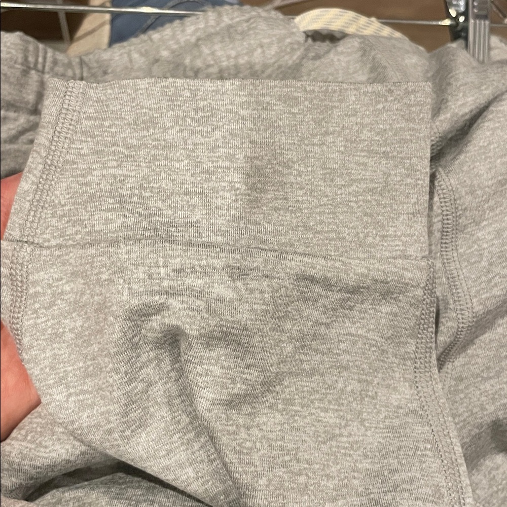 Brand new Vuori performance jogger in pale gray heather - Picture 6 of 7